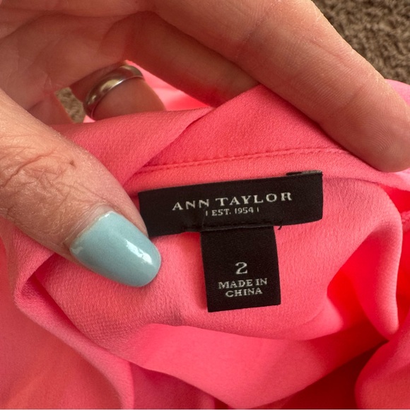 Ann Taylor Barbie Bubblegum Pink Cap Sleeve Top Blouse Drape Ruffle Size 2 - Picture 4 of 7